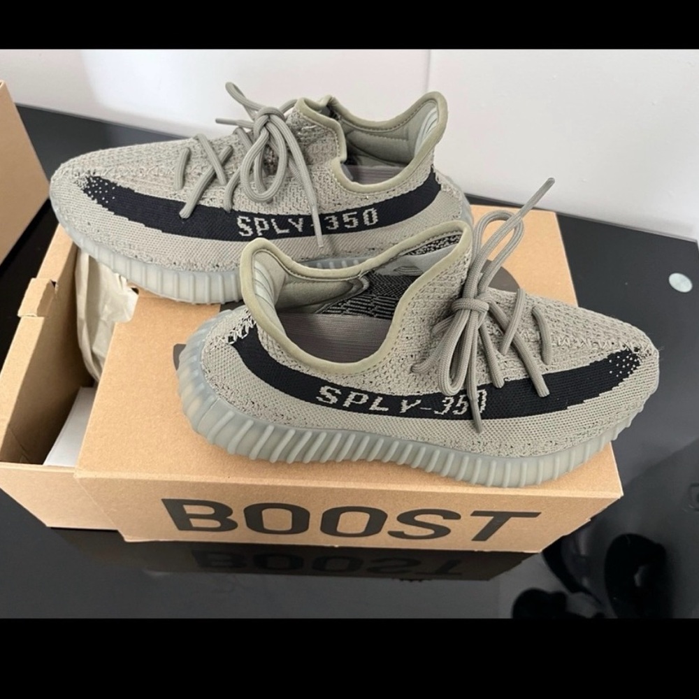 Authentic adidas Yeezy Boost 350 V2 Granite - 7.5